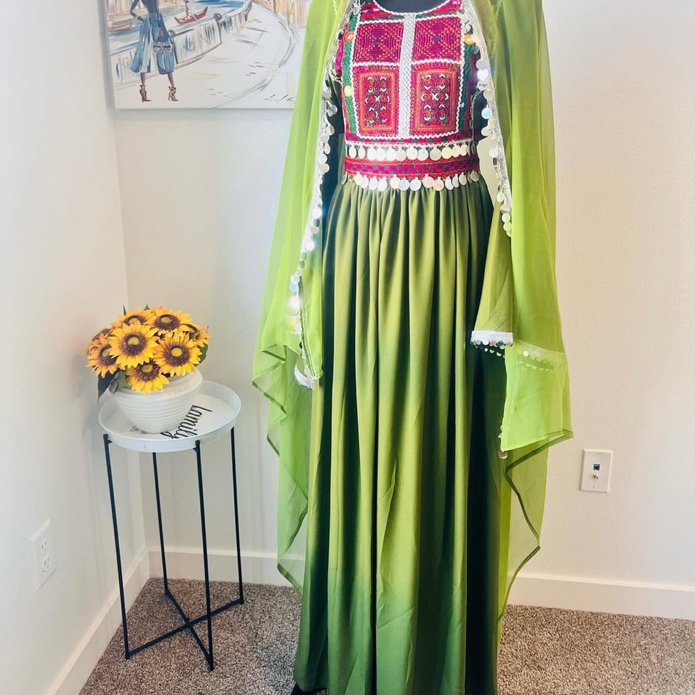Graceful Green Dress – Comfortable & Elegant for Any Party